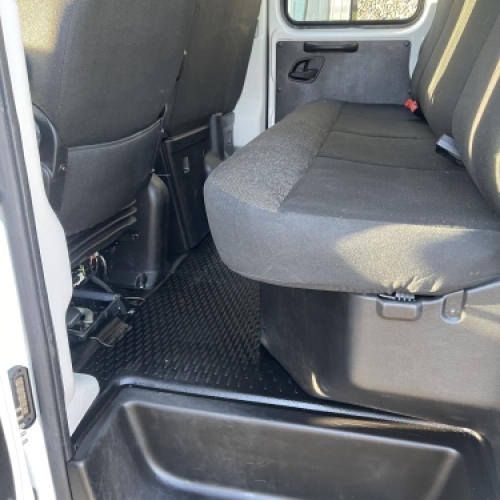 Bilpleje og rengøring – renset kabine med rent bagsæde i varebil