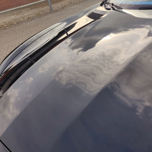 Spejlblank motorhjelm efter keramisk coating behandling