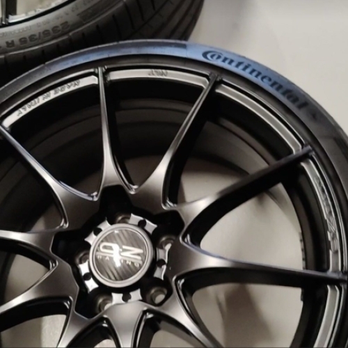 Close up af keramisk coated fælg med Continental dæk