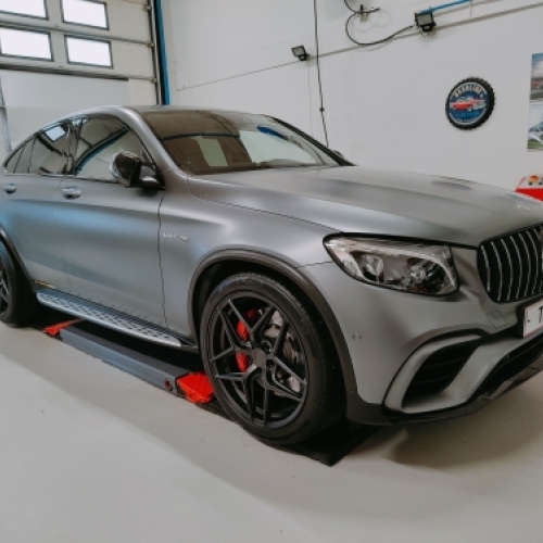 Professionel keramisk coating på matgrå Mercedes AMG for optimal lakbeskyttelse