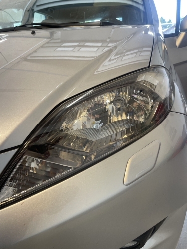 Bilpleje og rengøring – efter polering af forlygte med klart og gennemsigtigt lygteglas