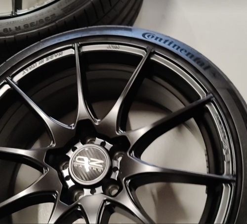 Close up af keramisk coated fælg med Continental dæk