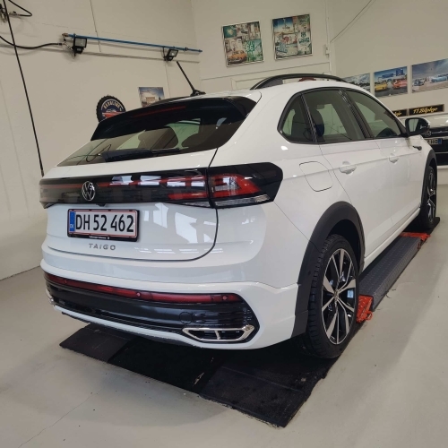 Keramisk coating af ny VW Taigo for optimal lakforsegling