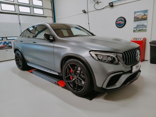 Professionel keramisk coating på matgrå Mercedes AMG for optimal lakbeskyttelse