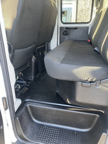 Bilpleje og rengøring – renset kabine med rent bagsæde i varebil